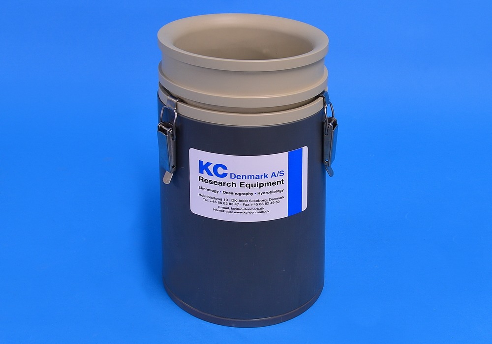 Imgi 21 23.250 Collecting Bottle 1000 700 F 1