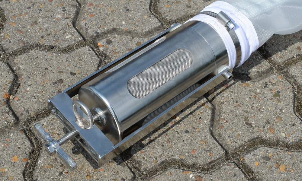 Imgi 15 Collecting Bottle F 1000 600 1