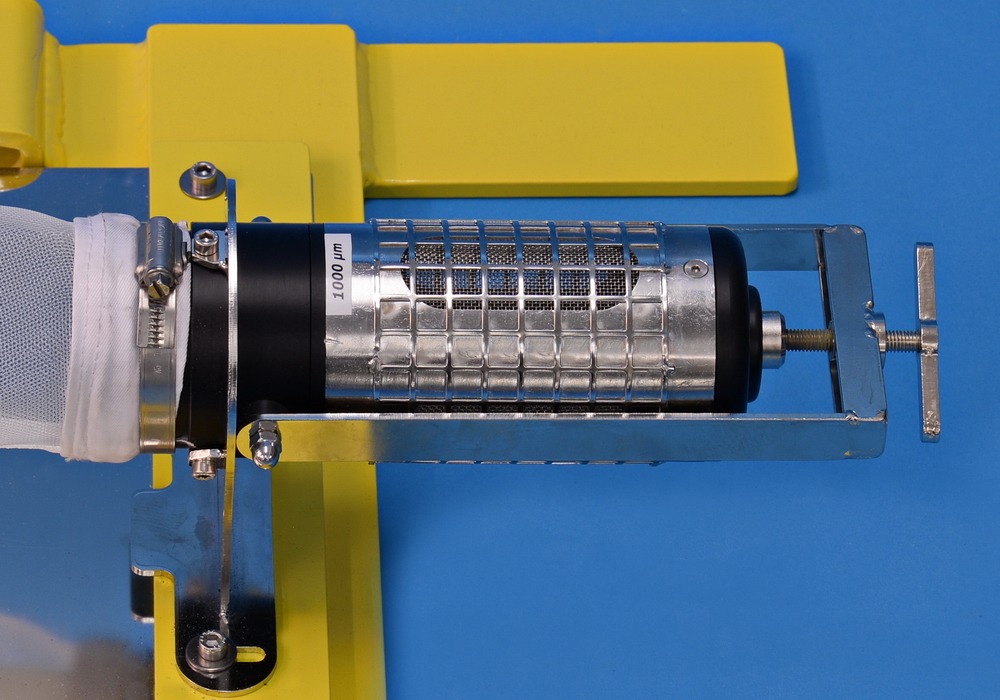 Imgi 16 19.680 Collecting Bottle F 1000 700 1